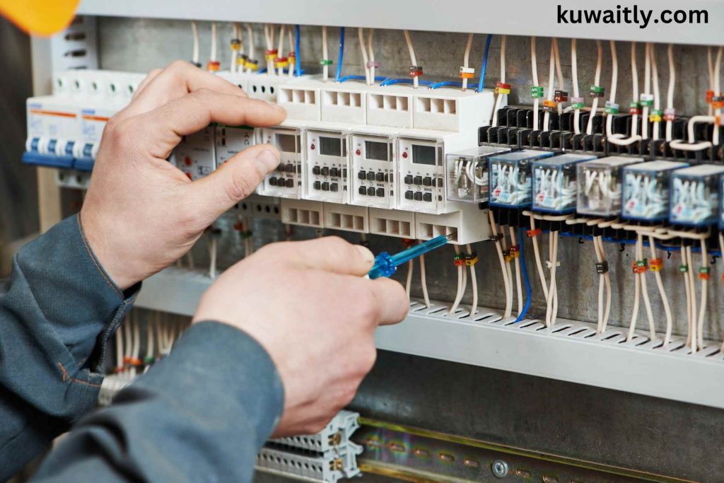 فني كهربائي هندي